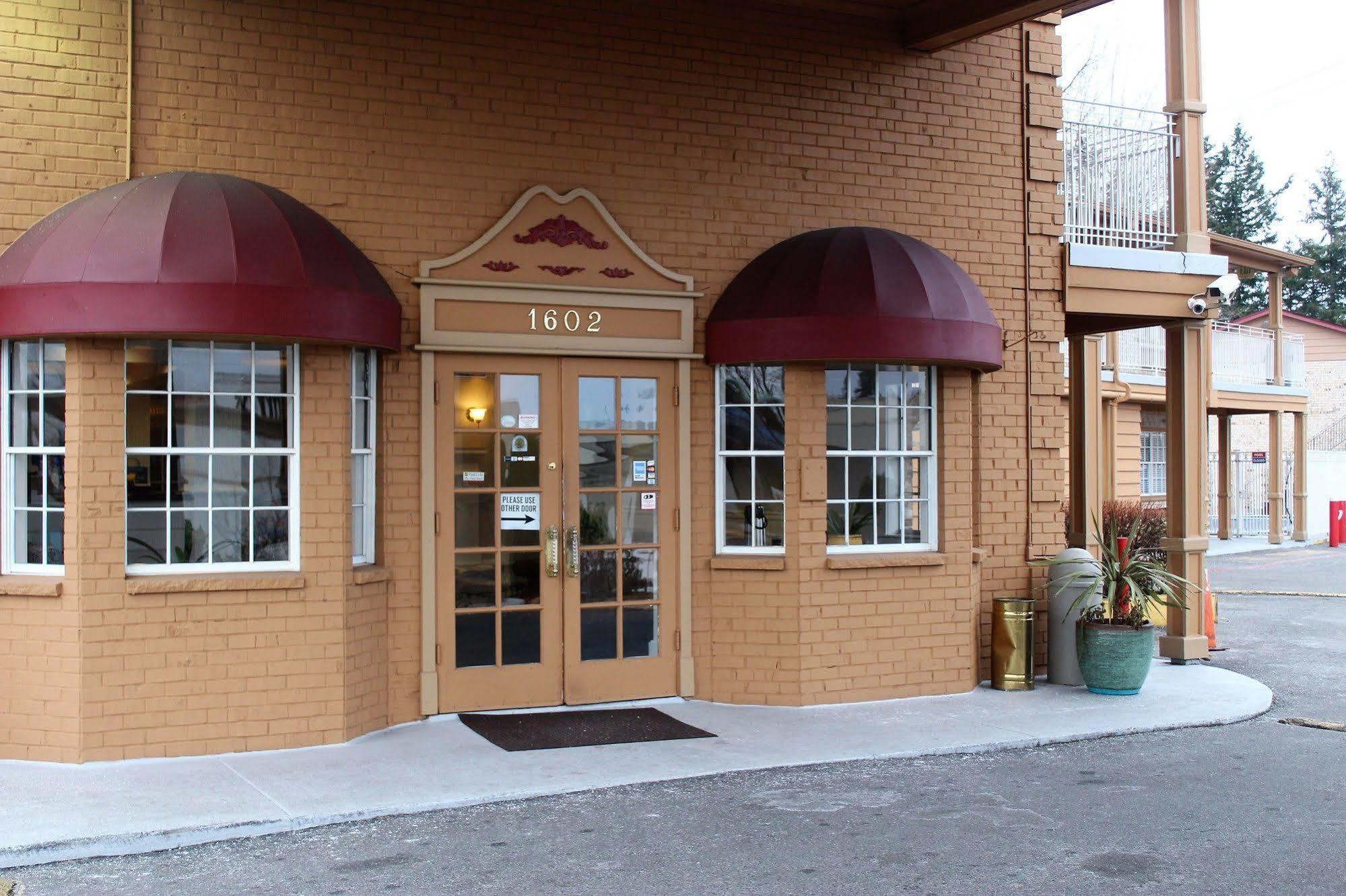 Days Inn By Wyndham Everett Exterior photo